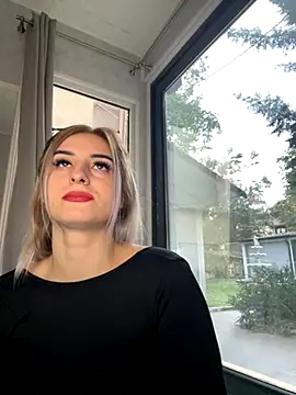 Snapshot of Ella_Vee chatting on 09-27-25, 04:50 Ella Vee online show from 09-27-25, 04:50