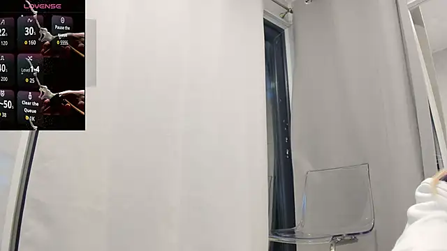 Snapshot of Ella_Vee chatting on 10-04-25, 03:59 Ella Vee online show from 10-04-25, 03:59