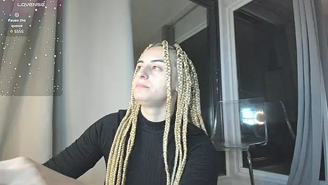 Snapshot of Ella_Vee chatting on 10-24-25, 02:52 Ella Vee online show from 10-24-25, 02:52