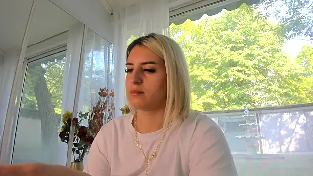 Ella Vee online show from 05-05-26, 06:43