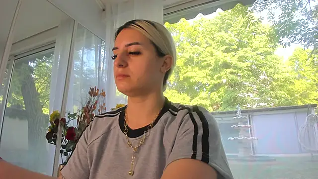 Ella Vee online show from 05-06-26, 06:08
