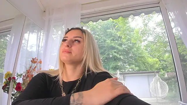 Ella Vee online show from 05-08-26, 04:51