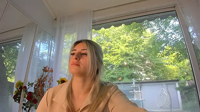 Ella Vee online show from 05-11-26, 04:40