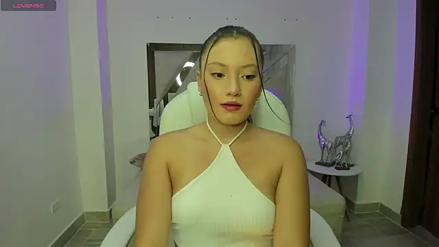 Snapshot of nylaa_rose chatting on 09-27-25, 06:46 nylaa rose online show from 09-27-25, 06:46