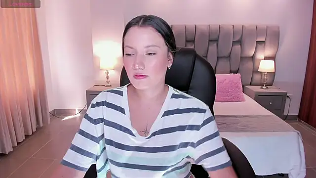 Snapshot of nylaa_rose chatting on 10-04-25, 06:39 nylaa rose online show from 10-04-25, 06:39