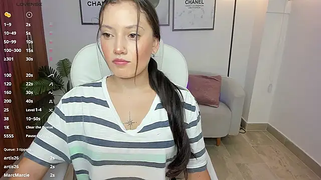 Snapshot of nylaa_rose chatting on 10-23-25, 06:50 nylaa rose online show from 10-23-25, 06:50