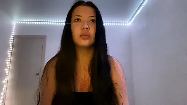 Snapshot of DarceyMinkoff chatting on 09-17-25, 04:30 DarceyMinkoff online show from 09-17-25, 04:30