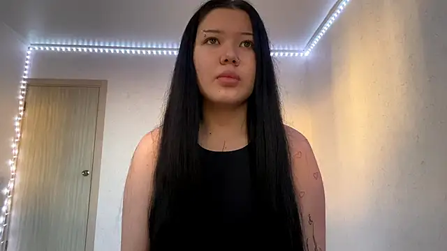 Snapshot of DarceyMinkoff chatting on 09-18-25, 03:03 DarceyMinkoff online show from 09-18-25, 03:03