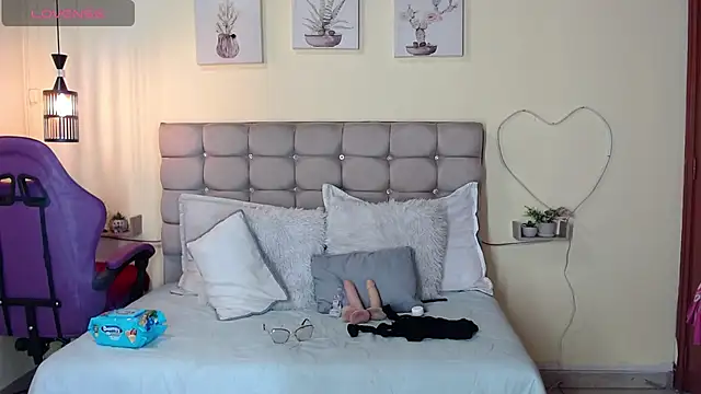  naomi s online show from 06-27-26, 01:17