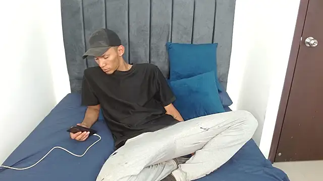 hot kratoxxx online show from 09-12-25, 07:36
