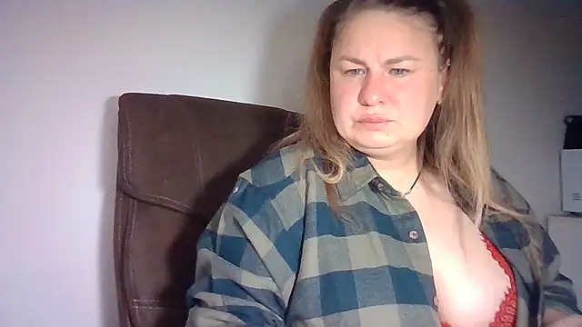 Snapshot of MartaXLove chatting on 09-23-25, 05:27 MartaXLove online show from 09-23-25, 05:27