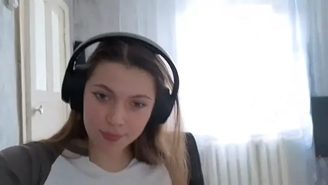 CutieAnny online show from 12-23-25, 06:00