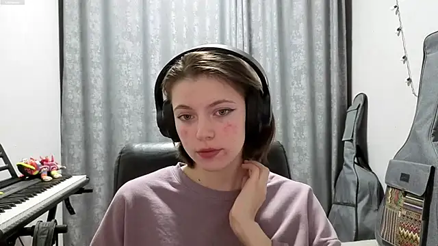 CutieAnny online show from 05-11-26, 08:17