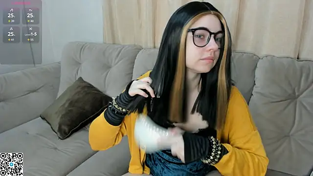 EvaBlimey online show from 10-16-25, 04:46