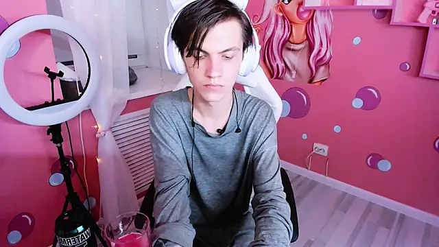 OttoWilliams online show from 10-27-25, 08:24