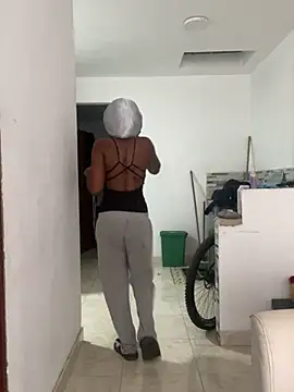 zaracollins01 online show from 11-07-25, 01:22