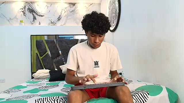 LONDON BOYS1 online show from 10-21-25, 01:17