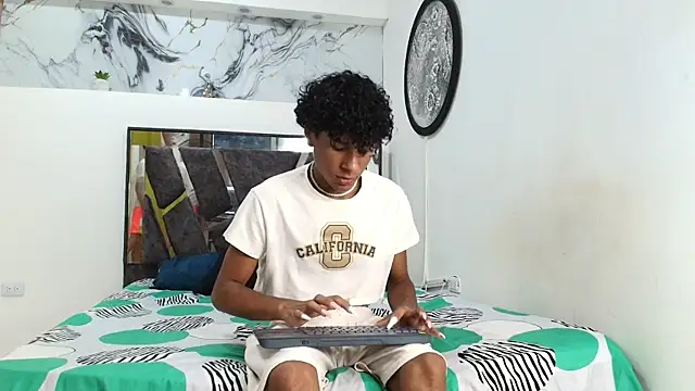 LONDON BOYS1 online show from 10-24-25, 01:24