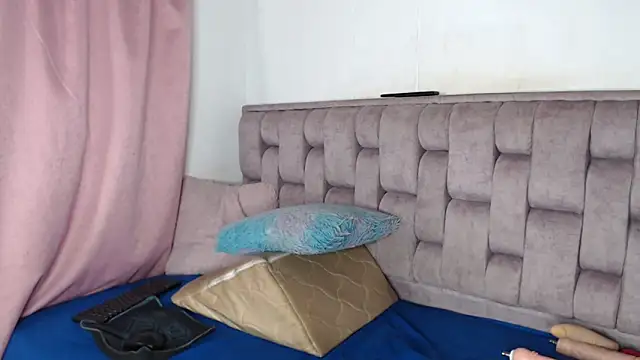 Alexa-Hunter online show from 05-10-26, 10:59