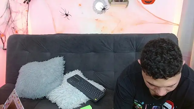 Snapshot of antonella_n_brian chatting on 10-17-25, 06:43 antonella n brian online show from 10-17-25, 06:43