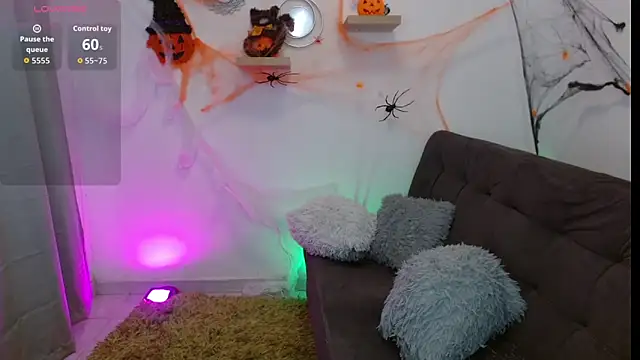 Snapshot of antonella_n_brian chatting on 10-27-25, 06:56 antonella n brian online show from 10-27-25, 06:56