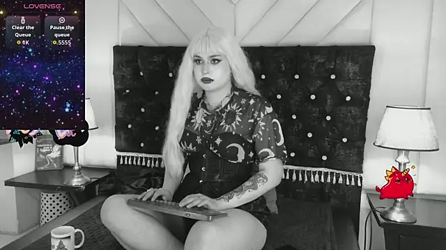 Snapshot of Madamexravenx chatting on 09-19-25, 07:58 Madamexravenx online show from 09-19-25, 07:58