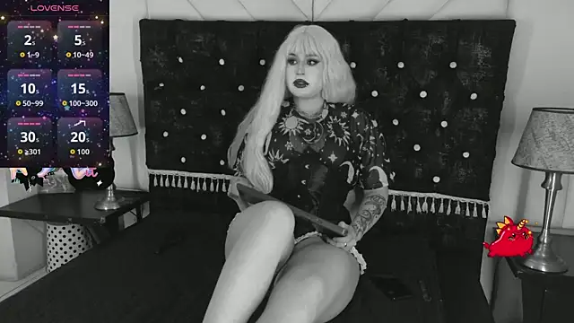 Snapshot of Madamexravenx chatting on 09-20-25, 08:21 Madamexravenx online show from 09-20-25, 08:21