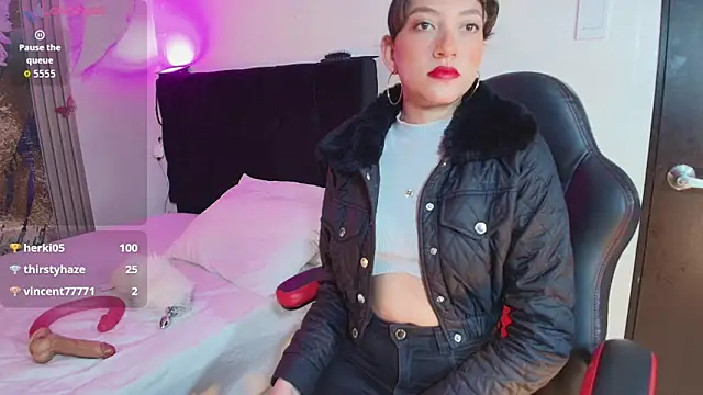 sophia arevalo online show from 10-31-25, 03:07