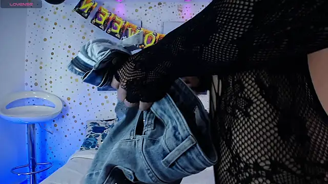 Emily Vaughan online show from 10-21-25, 03:29