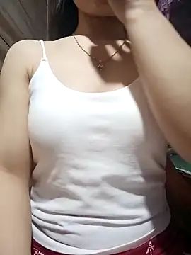 LucyyLy online show from 05-05-26, 11:57
