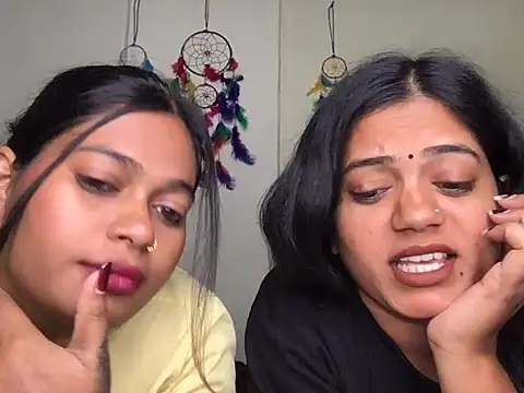 Snapshot of HoleyCoupon chatting on 01-13-26, 06:35 HoleyCoupon online show from 01-13-26, 06:35