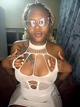 Snapshot of houseforsex chatting on 10-21-25, 12:00 houseforsex online show from 10-21-25, 12:00