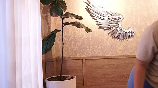 Tayler Kim online show from 09-21-25, 03:46