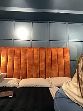 Tayler Kim online show from 02-25-26, 06:39