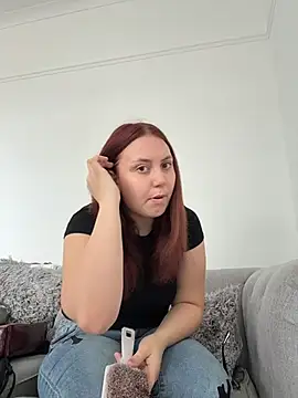 Snapshot of RoseMaee chatting on 10-08-25, 12:25 RoseMaee online show from 10-08-25, 12:25
