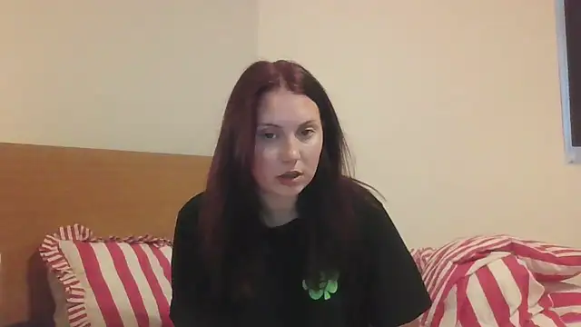 Snapshot of RoseMaee chatting on 10-21-25, 03:57 RoseMaee online show from 10-21-25, 03:57