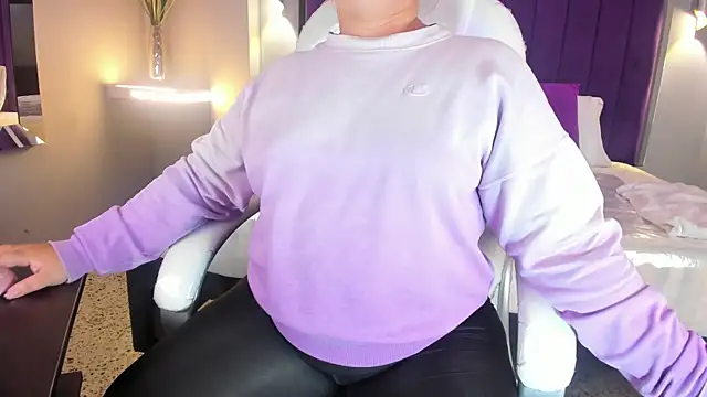 Snapshot of Miss_Francheska chatting on 02-24-26, 12:03 Miss Francheska online show from 02-24-26, 12:03