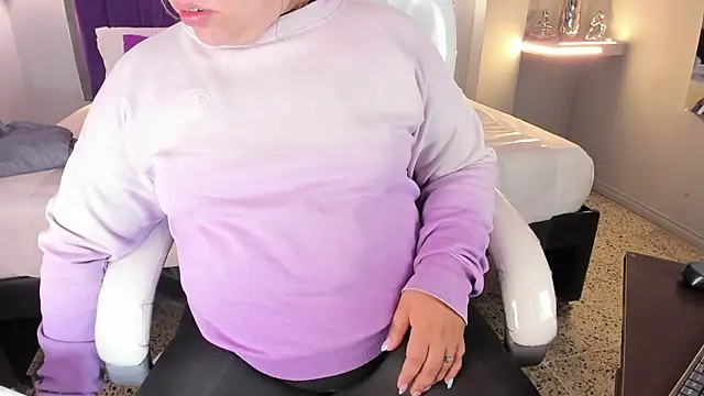 Snapshot of Miss_Francheska chatting on 03-12-26, 11:49 Miss Francheska online show from 03-12-26, 11:49