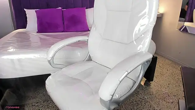 Snapshot of Miss_Francheska chatting on 03-17-26, 11:57 Miss Francheska online show from 03-17-26, 11:57