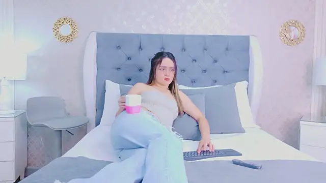 ZoeWilliis online show from 06-22-26, 11:07
