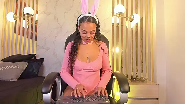 Melaniegh  online show from 10-17-25, 11:24