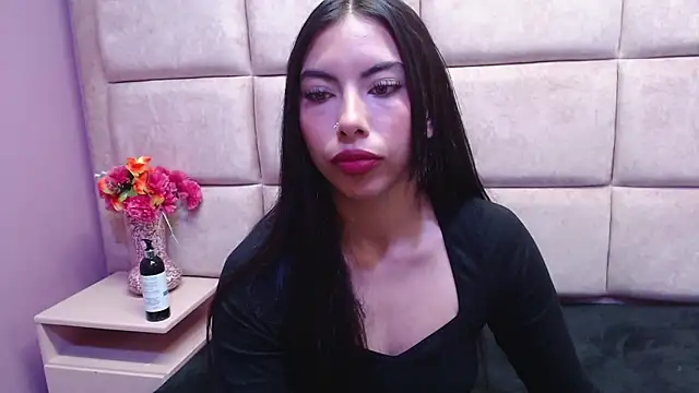 Alana Hott  online show from 10-25-25, 04:31