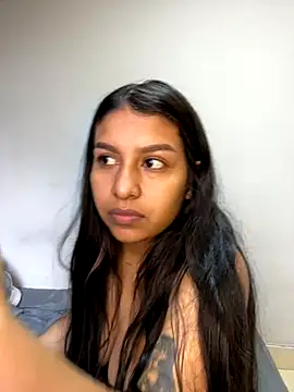  Chloe Smith online show from 10-10-25, 01:10