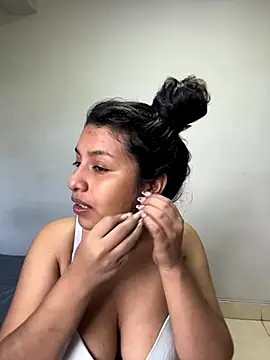 Snapshot of _Chloe_Smith chatting on 12-15-25, 02:10 Chloe Smith online show from 12-15-25, 02:10