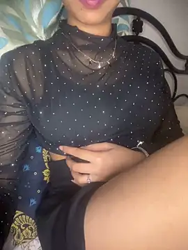 Snapshot of STRIP_GLOW chatting on 12-20-25, 07:32 STRIP GLOW online show from 12-20-25, 07:32