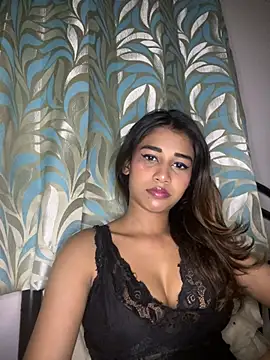 Snapshot of STRIP_GLOW chatting on 01-10-26, 11:53 STRIP GLOW online show from 01-10-26, 11:53