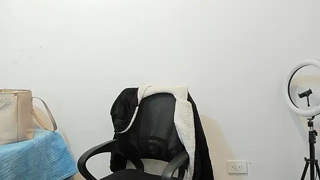 gisselle21 online show from 09-18-25, 01:02