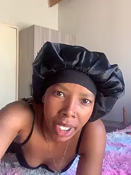 Snapshot of Pretty_Beauty chatting on 10-15-25, 11:32 Pretty Beauty online show from 10-15-25, 11:32