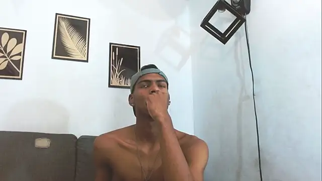 Snapshot of criss_zuri chatting on 09-19-25, 11:44 criss zuri online show from 09-19-25, 11:44