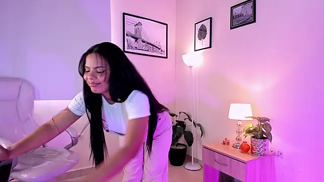 Snapshot of venomiie chatting on 10-05-25, 12:47 venomiie online show from 10-05-25, 12:47